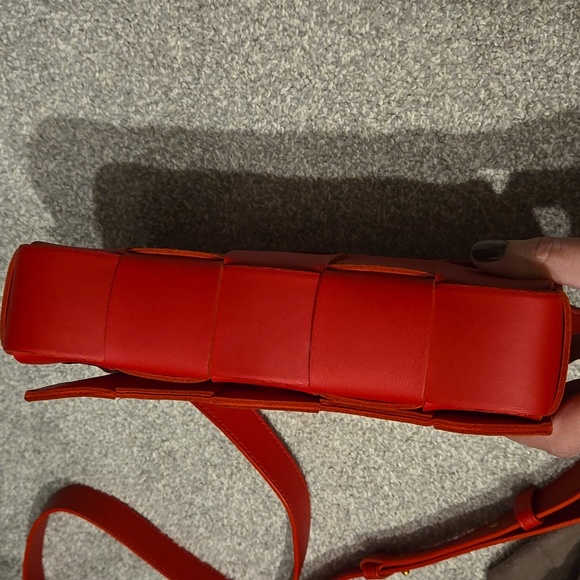 BOTTEGA VENETA Intrecciato Cassette Crossbody Bag Bright Red - Picture 9 of 14